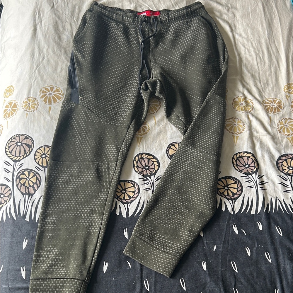 Nike Men's Dark Green Joggers